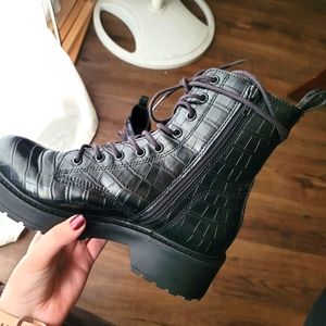 *BRAND NEW* Steve Madden Women Tornado Combat Boots Leather Lace-Up-Black Croco 
